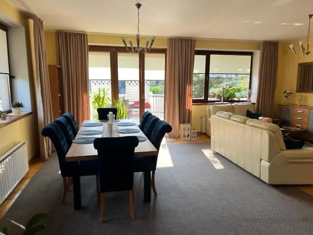 Biala Magnolia מלון נובי טארג